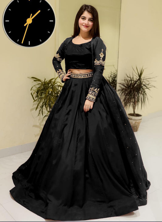 Elegant 3 Pcs Women's Stitched Maxi