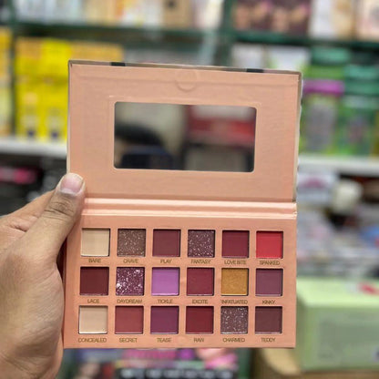 18-Color Matte &amp; Glitter Eyeshadow Palette – Bold, Beautiful, and Highly Pigmented!